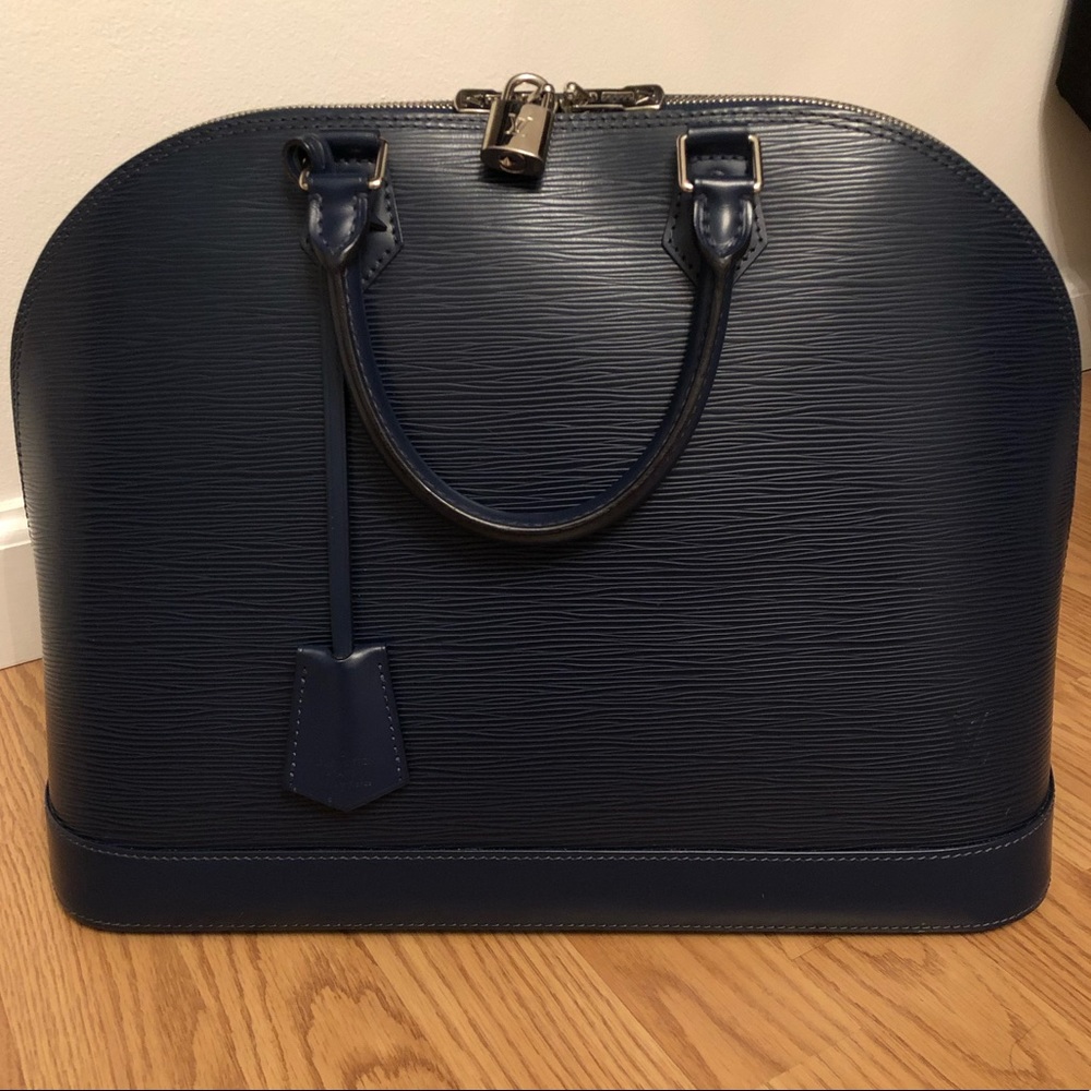 Authentic Louis Vuitton Blue Alma Epi GM